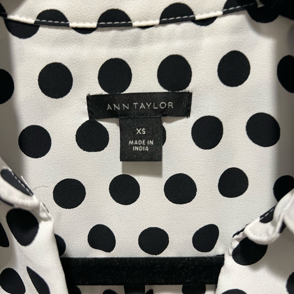Ann Taylor polka dot shirt. Size xs - Picture 2 of 2